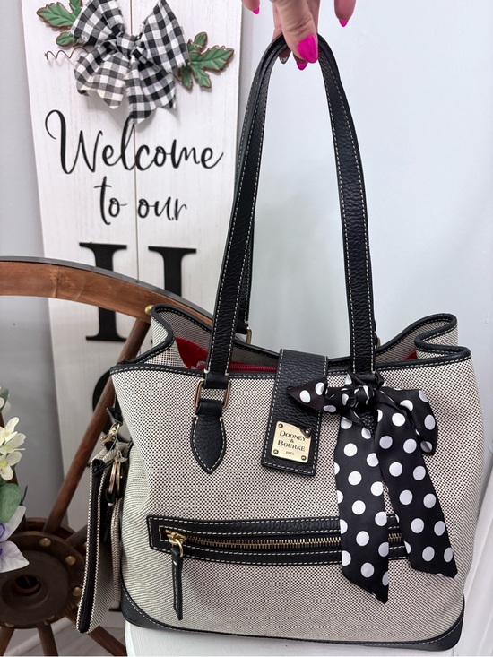 Dooney & Bourke Handbags - 🖤 Dooney & Bourke Black and Cream Tan colored tote with coin bag & keyring 🖤